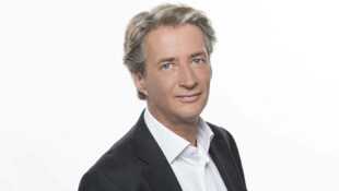 Complément d'enquête - Politique, business, TV : la dictature des jeunes !