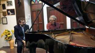 Le maestro, à la recherche de la musique des camps