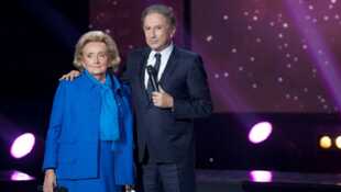 300 choeurs pour + de Vie Les stars chantent leurs idoles