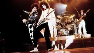 Queen : Rock the World