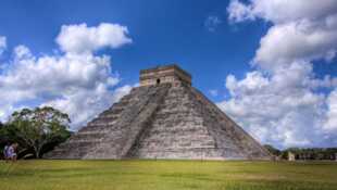 Les pyramides mayas : les secrets enfouis